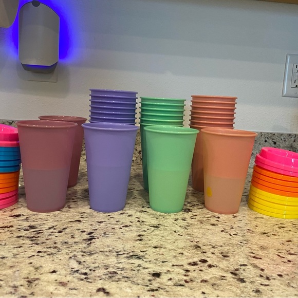 25 NEW - 16oz color changing hot cups w/ lids, coffee cup, hot chocolate - Picture 1 of 4